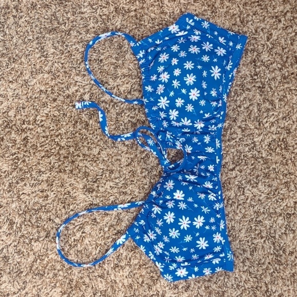 Xhilaration blue floral tunnelled bikini top 💋 - Picture 2 of 8